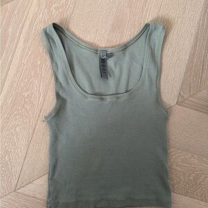SKIMS Ribbed Scoop Tank - Sage